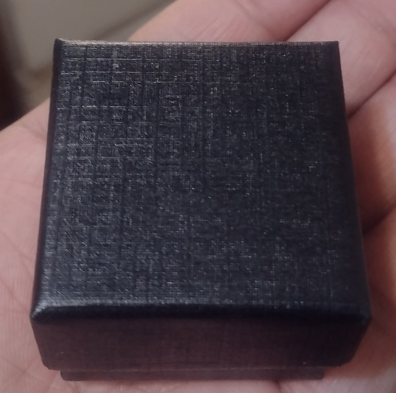 BRAND NEW!💯 HAND-MADE🖐️VON MILLER 2015 COLLECTORS SOUVENIR FOOTBALL SIZE 11 FAN RING WITH BRAND NEW! BLACK DISPLAY PROTECTION RING BOX AND SIX BRAND NEW! VON MILLER DENVER BRONCOS 8.5x11 ULTRA PREMIUM GLOSSY 2015 CHAMPIONSHIP REPRINT POSTERS!🤩