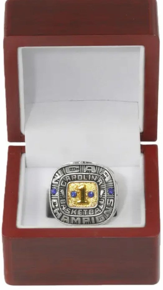 NEW!💯 HAND-MADE🖐️NORTH CAROLINA 1982 COLLECTORS SOUVENIR COLLEGE BASKETBALL CHAMPIONSHIP SIZE 11 FAN RING WITH RING BOX AND POSTERS FEATURING THE G.O.A.T🐐!