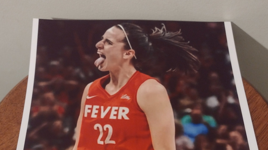 BRAND NEW!💯 CAITLIN CLARK  8.5x11 ULTRA PREMIUM GLOSSY INDIANA FEVER BASKETBALL POSTER!🔥