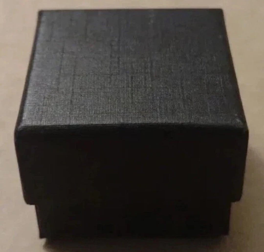 BRAND NEW!💯 HAND-MADE🖐️PEYTON MANNING 2013 BRONCOS COLLECTORS SOUVENIR FOOTBALL SIZE 11 FAN RING WITH BRAND NEW! BLACK DISPLAY PROTECTION RING BOX AND SIX BRAND NEW! PEYTON MANNING 8.5x11 ULTRA PREMIUM GLOSSY 2013 AFC CHAMPIONSHIP REPRINT POSTERS!🤩