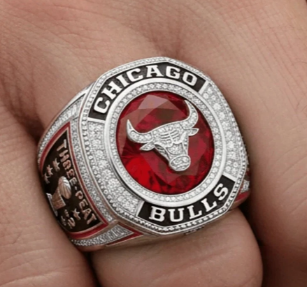 BRAND NEW!💯 CUSTOM MADE🖐️COLLECTORS CHICAGO BULLS SIZE 11 PROFESSIONAL BASKETBALL🏀SOUVENIR HIGH QUALITY FAN RING WITH BRAND NEW! DISPLAY PROTECTION RING BOX WITH 6 BRAND NEW! POSTER SET!🔥